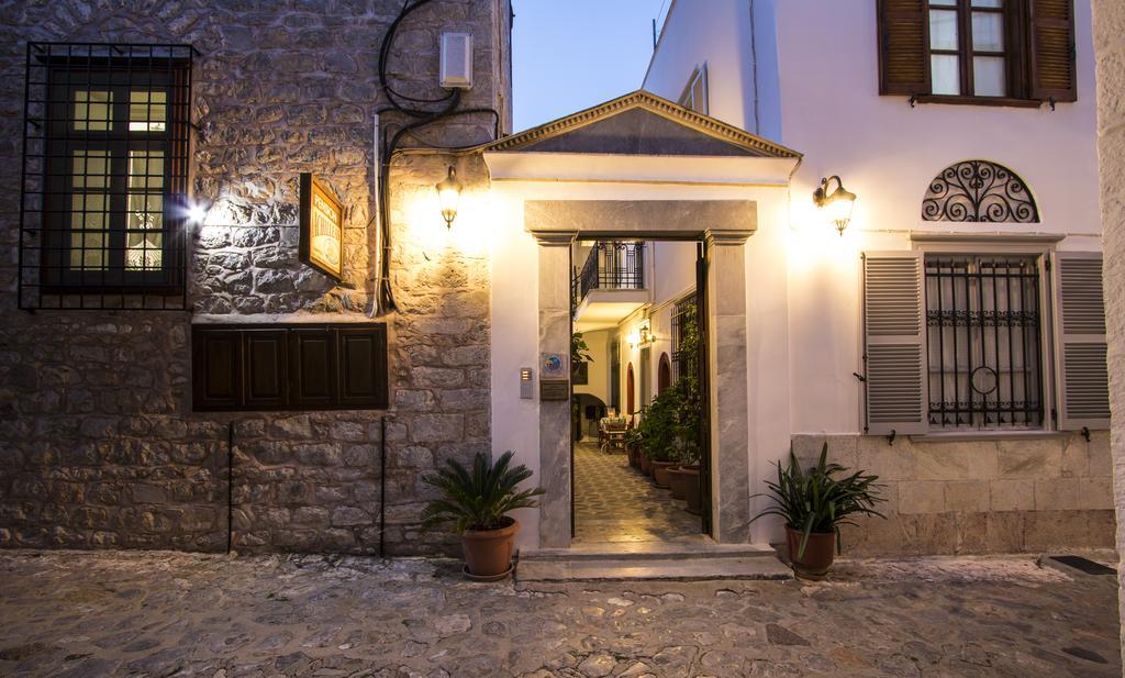 Achilleas Pension Hydra  Buitenkant foto